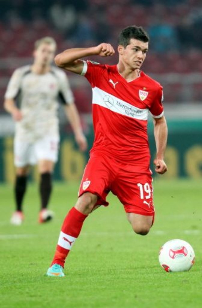 Mehr Spielpraxis soll der Österreicher Kevin Stöger bekommen. Deswegen leiht der VfB Stuttgart den 19-jährigen offensiven Mittelfeldspieler für zwei Jahre in die zweite Liga zum 1. FC Kaiserslautern aus.