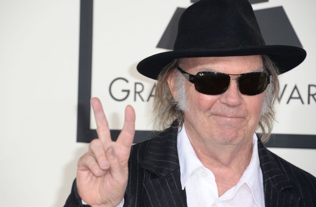 Neil Young wirkt hier sehr zufrieden mit sich. Das darf er angesichts seines neuen Streaming-Archivs auch sein.