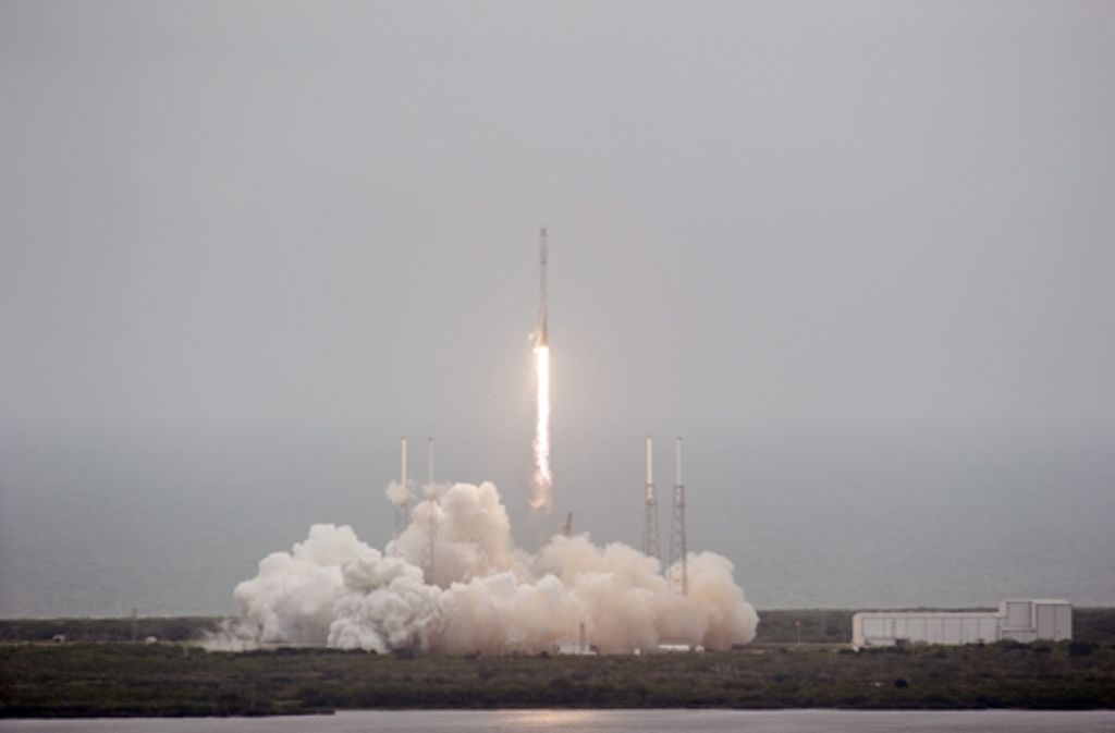 Eine Falcon-9-Rakete bringt die Dragon am 18. April ins All.