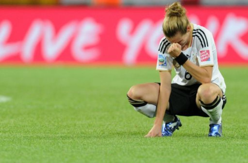 Traum geplatzt: Am 9. Juli verlieren die DFB-Frauen bei der Fußballweltmeisterschaft im eigenen Land 0:1 gegen Japan. Die Erwartungen an die als haushohe Favoritinnen ins Turnier gestarteten Kickerinnen sind zu hoch.