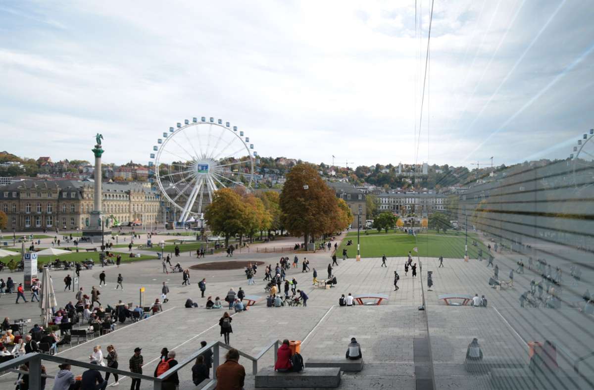 Das Riesenrad auf dem Stuttgarter Schlossplatz kam bei vielen Menschen gut an. Foto: Lichtgut/Leif Piechowski