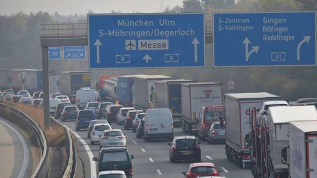 A8 in Richtung Stuttgart: Fahrbahn nach Unfall mit Marmorplatten wieder frei