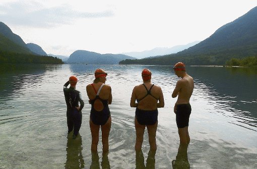 Keine Angst vor dem kühlen Nass: Gleich geht’s los mit dem Schwimmprogramm im Bleder See. Foto: Tschepe