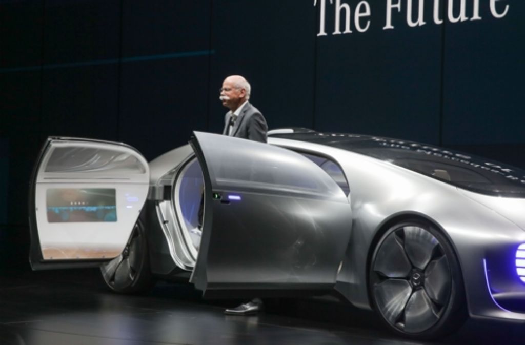Daimler-Chef Dieter Zetsche bei der Vorstellung des Concept Cars am Vorabend der IAA – einem vernetzten Auto. Weitere Bilder zeigt die folgende Fotostrecke.