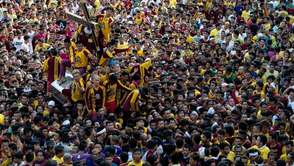 Schwarzer Nazarener in Manila: Millionen wollen bei Prozession magische Figur berühren