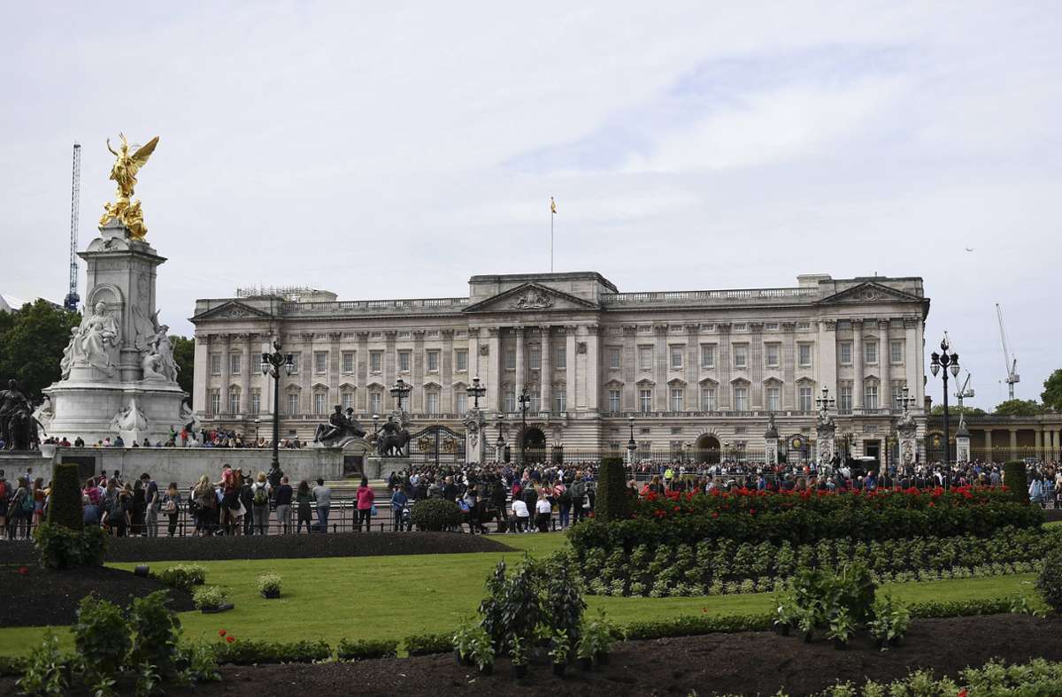 Buckingham Palace: Buckingham Palace ist weltberühmt, aber sicher nicht das gemütlichste der royalen Schlösser. Momentan wird Buckingham Palace noch aufwendig renoviert.