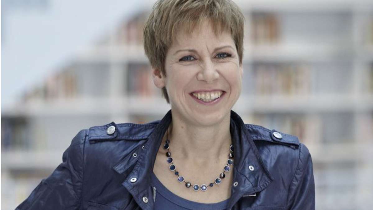  Mit komödiantischen Schwabengeschichten wie „Laugenweckle zum Frühstück“ ist Elisabeth Kabatek bekannt geworden. Bei einer Online-Lesung der VHS Kayh hat die Stuttgarter Bestsellerautorin ihren Roman „Chaos in Cornwall“ vorgestellt. 