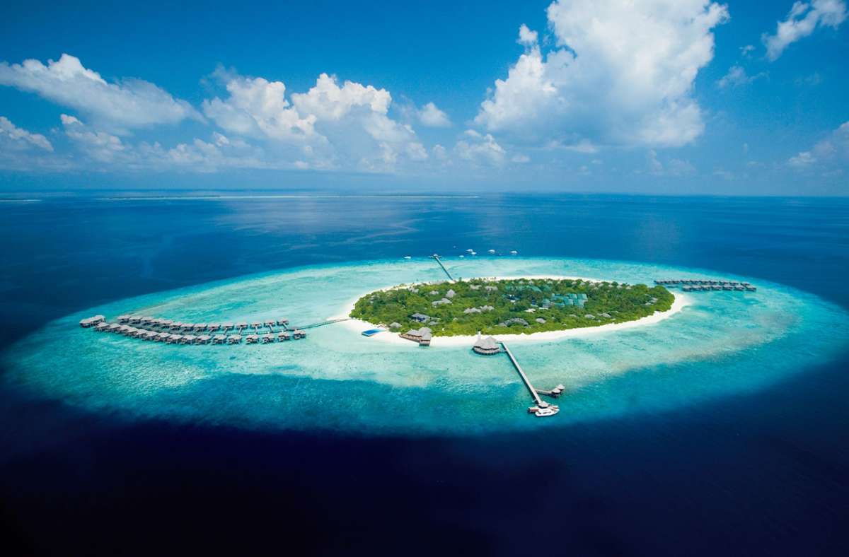 Der steigende Meeresspiegel wird die flachen Koralleninseln der Malediven verschlucken. 80 Prozent der Inseln liegen weniger als einen Meter über dem Meeresspiegel. Die Malediven sind damit das flachste Land der Welt – und besonders vom Klimawandel bedroht.