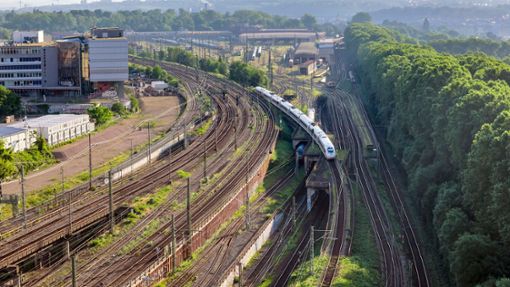 Rauch und Einsatzlage am Stuttgarter Hauptbahnhof