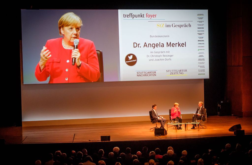 In vier Jahren sollen alle Schulen in Deutschland an das Breitband-Netz angeschlossen sein, gibt Merkel als Ziel aus.