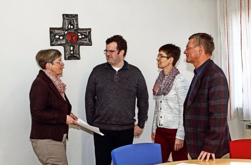 Im Dialog: der Pfarrer Michael Ott (Zweiter von links) mit den Seelsorgern Hannemarie Schuler, Regina Wiendahl und Richard Fock (von links) Foto: factum/Bach