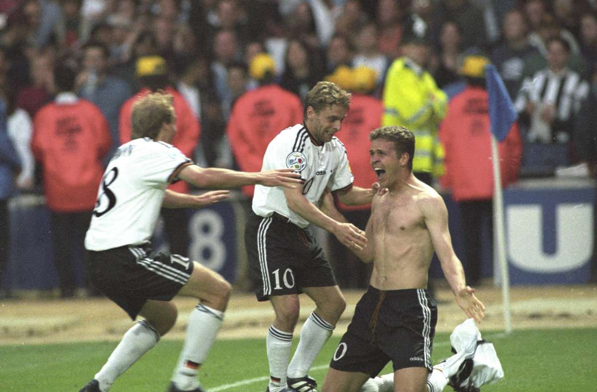 Sein erstes großes Spiel als Kommentator war das EM-Finale 1996 zwischen Deutschland und Tschechien, in dem Oliver Bierhoff (rechts) das erste Golden Goal der Geschichte schoss.
