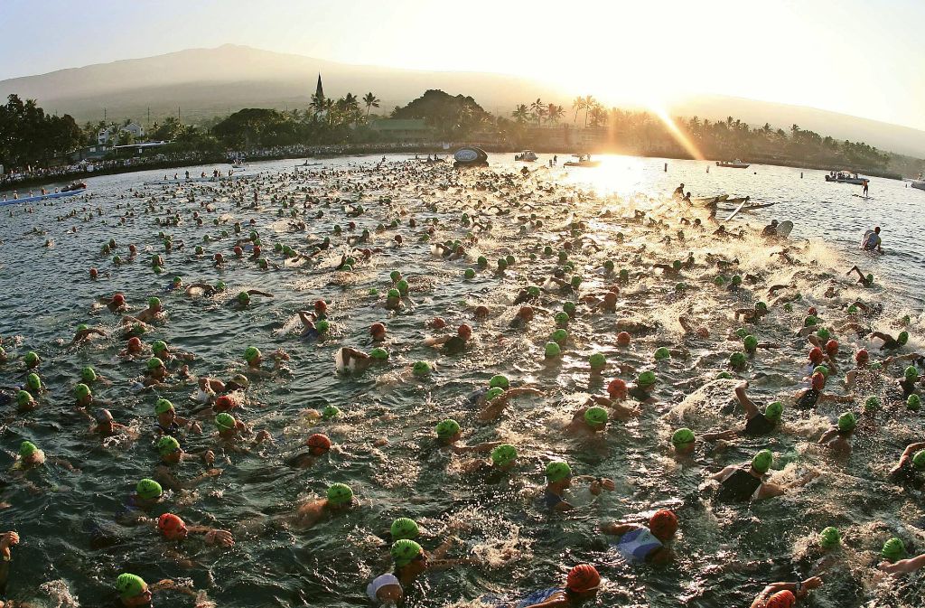 Die Athleten müssen eine Strecke von 3,86 Kilometern im Wasser zurücklegen.