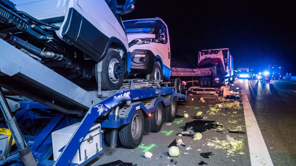 Schwerer Lastwagenunfall auf der A6 bei Bad Rappenau: Ein 59-jähriger Lkw-Fahrer ist schwer verletzt worden, der Sachschaden ist hoch. 