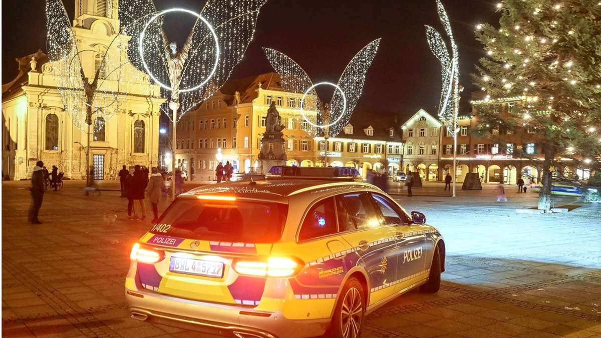  Stuttgart und andere Städte in der Region haben sie verboten, in Ludwigsburg steigt die Teilnehmerzahl der „Montagsspaziergänge“. Warum schauen Stadt und Polizei dem Treiben weiterhin zu? 