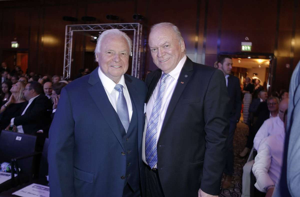 Zwei Kochlegenden unter sich: Eckart Witzigmann (links) und Heinz Winkler bei einer Gala im Hotel The Charles 2017 in München.