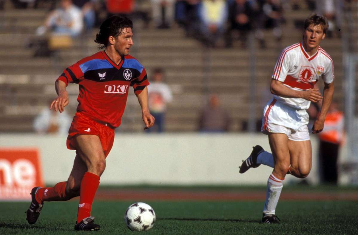 Bruno Labbadia (li./ hier gegen Alexander Strehmel vom VfB) wurde 1991 Meister mit dem 1. FC Kaiserslautern. Gleich nach dem Titelgewinn wechselte er vom Betzenberg in die bayerische Landeshauptstadt.