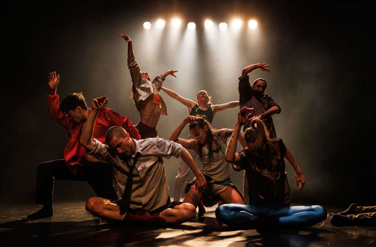 Der israelische Choreograf hat für sein Stück, das 2019 in Göteborg entstanden ist, junge Tanzstile zusammengebracht.