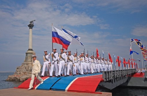 Russlands Marine kommt in Booten auf die  Krim. Bald soll es eine Brücke geben. Foto: imago