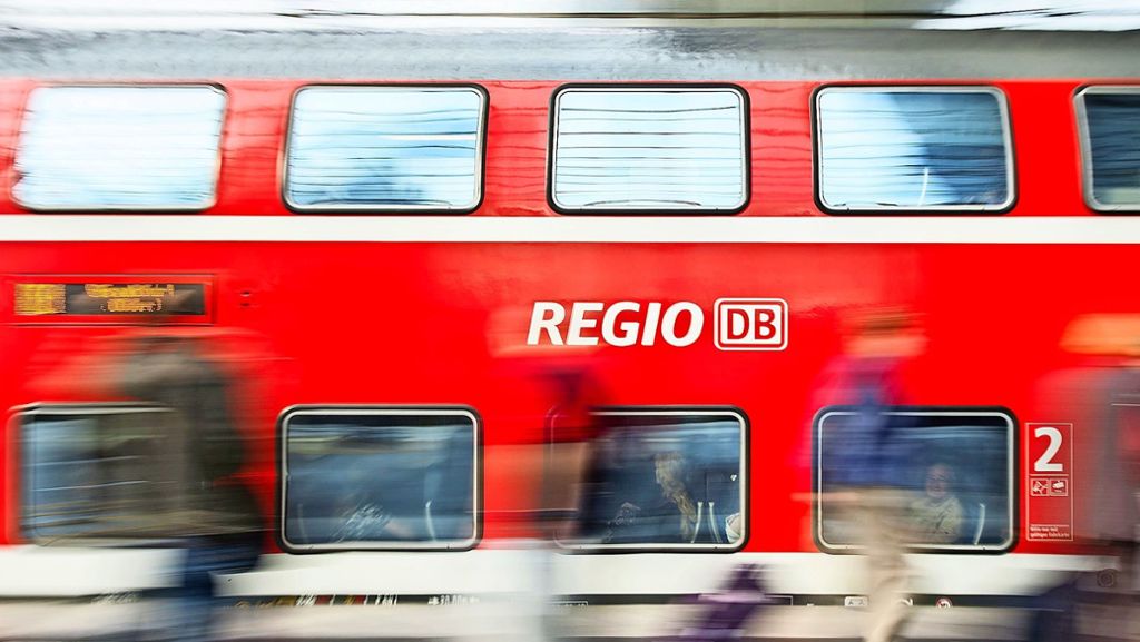 Baden-Württemberg: Rauch an Regionalzug - Rund 200 Fahrgäste in Sicherheit gebracht