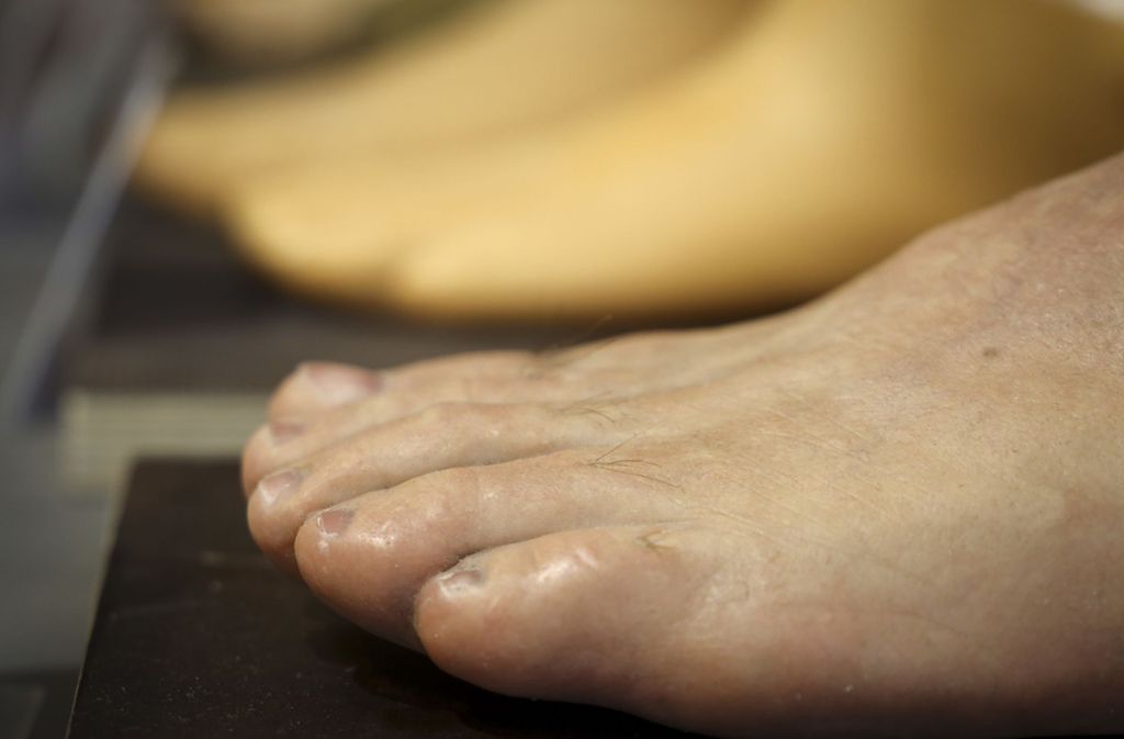 Optisch fast nicht von einem echten Fuß zu unterscheiden: eine Prothese, die sogar die feinen Härchen auf den Zehen nachbildet.