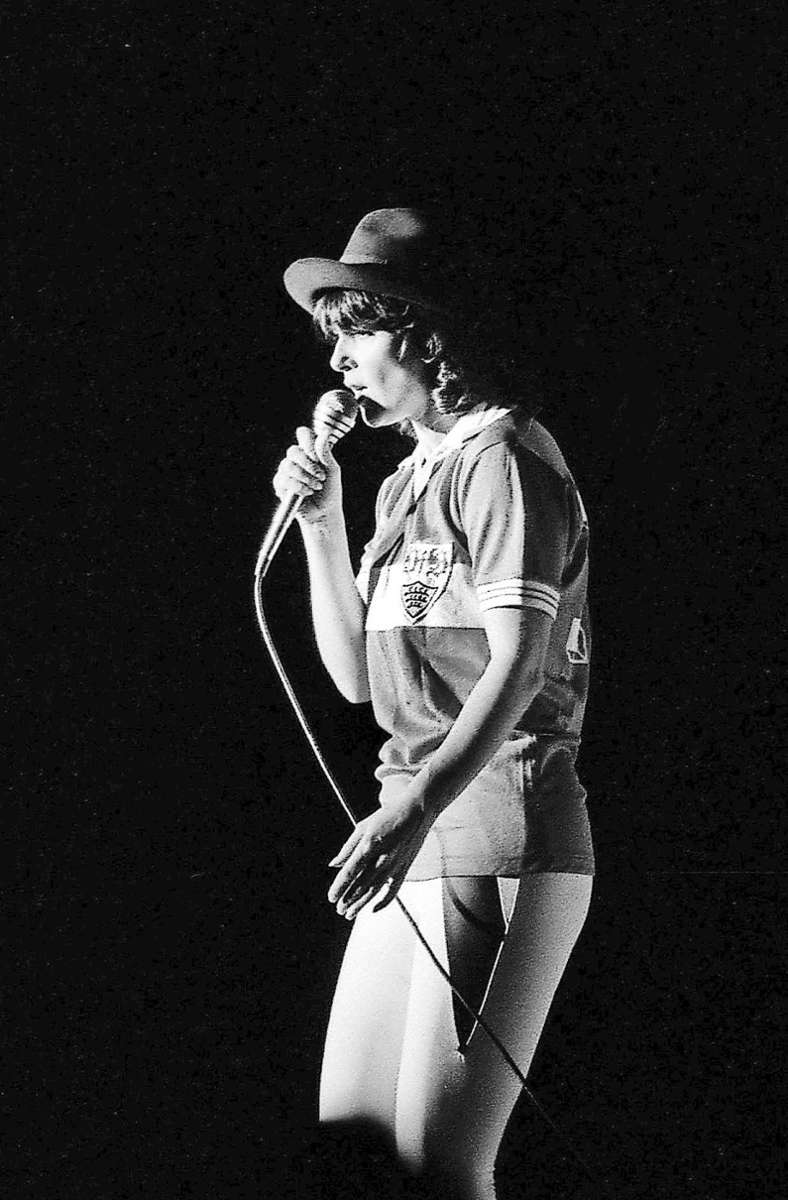 Anni-Frid Lyngstad auch sportlich auf der Höhe: Beim Konzert 1979 in der Böblinger Sporthalle trägt sie ein VfB-Trikot.