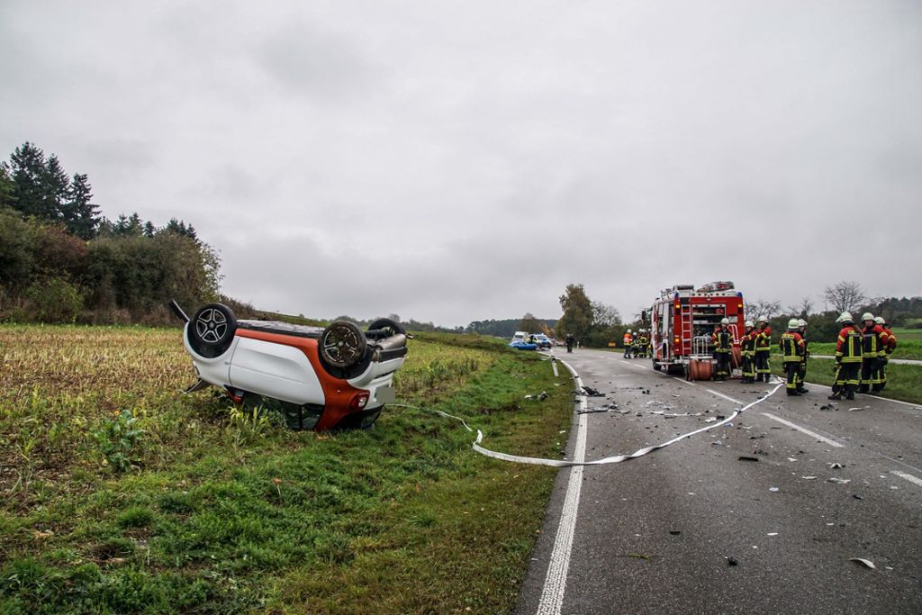 Ein Gesamtschaden von etwa 50 000 Euro und eine leichte verletzte Person sind die Bilanz eines Unfalls, der am Dienstag gegen 9.45 Uhr auf der B  295 zwischen Weil der Stadt und Renningen passiert ist.