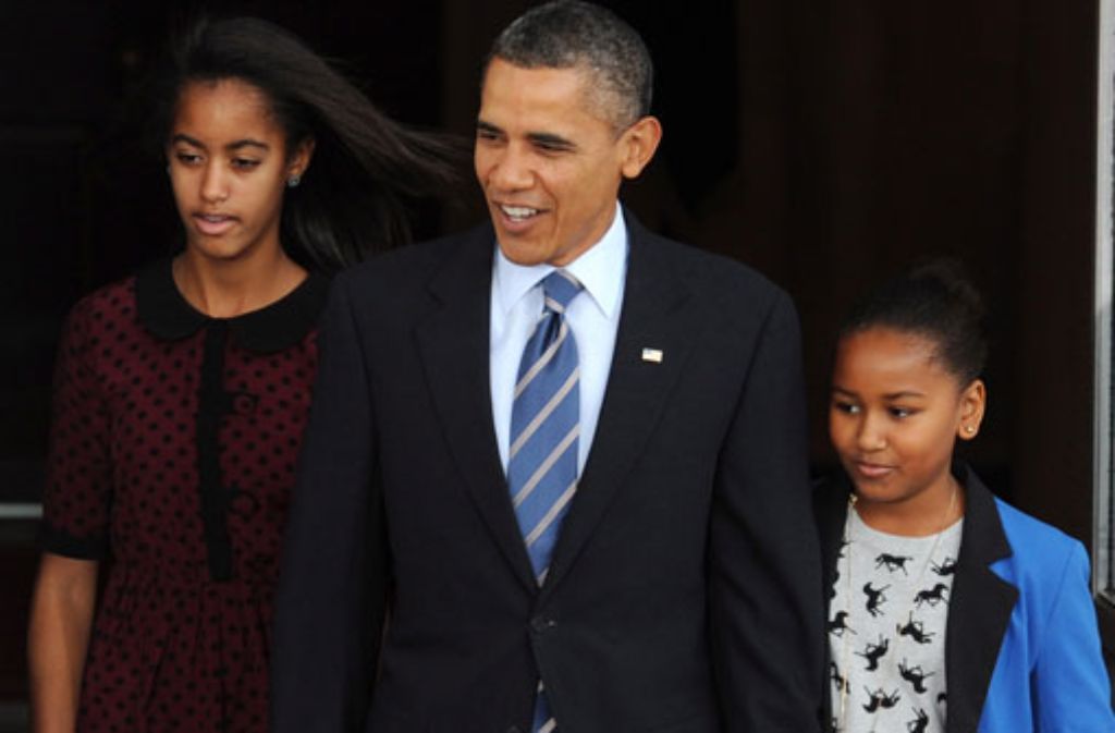 November 2011: Barack Obama mit Malia (links) und Sasha bei der traditionellen Truthahn-Begnadigung an Thanksgiving.