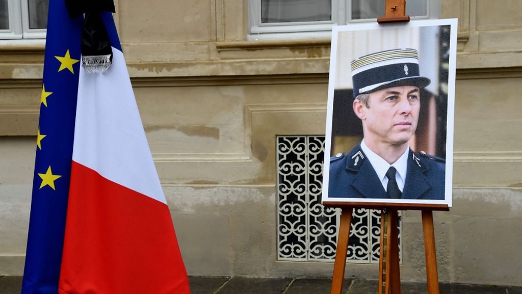 Nach Terroranschlag in Frankreich: Polizist erhält posthum Ehrung