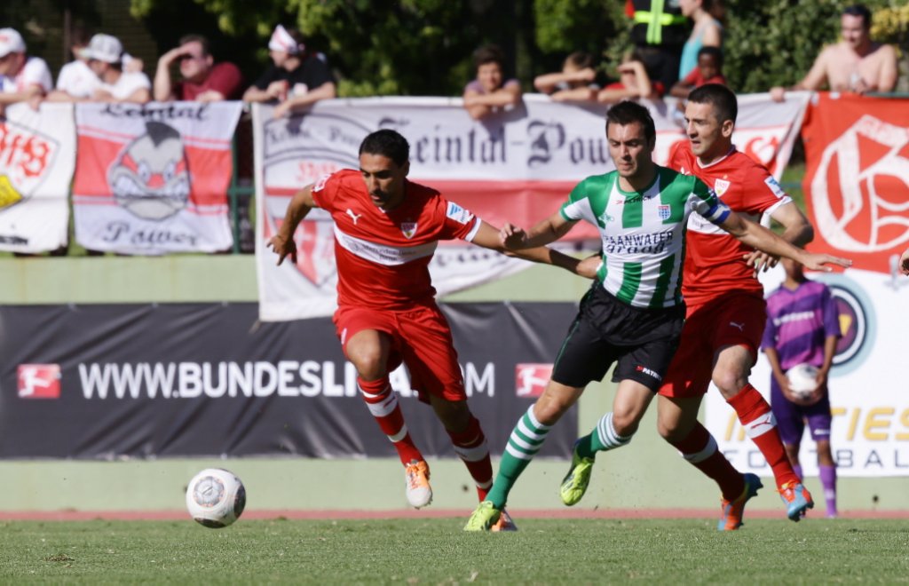 4:1 hat der VfB Stuttgart in Südafrika gegen PEC Zwolle gewonnen. Zwei Tore schoss Mohammed Abdellaoue (links).