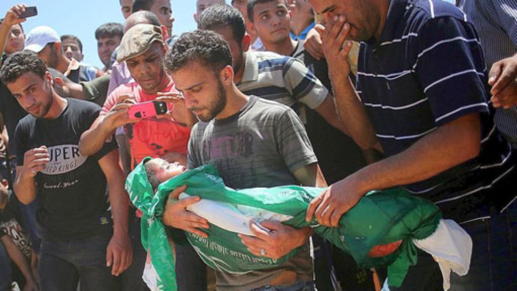  Bei den schwersten Auseinandersetzungen im Gazastreifen seit November 2012 sind laut dem palästinensischen Gesundheitsministerium 83 Menschen ums Leben gekommen. 