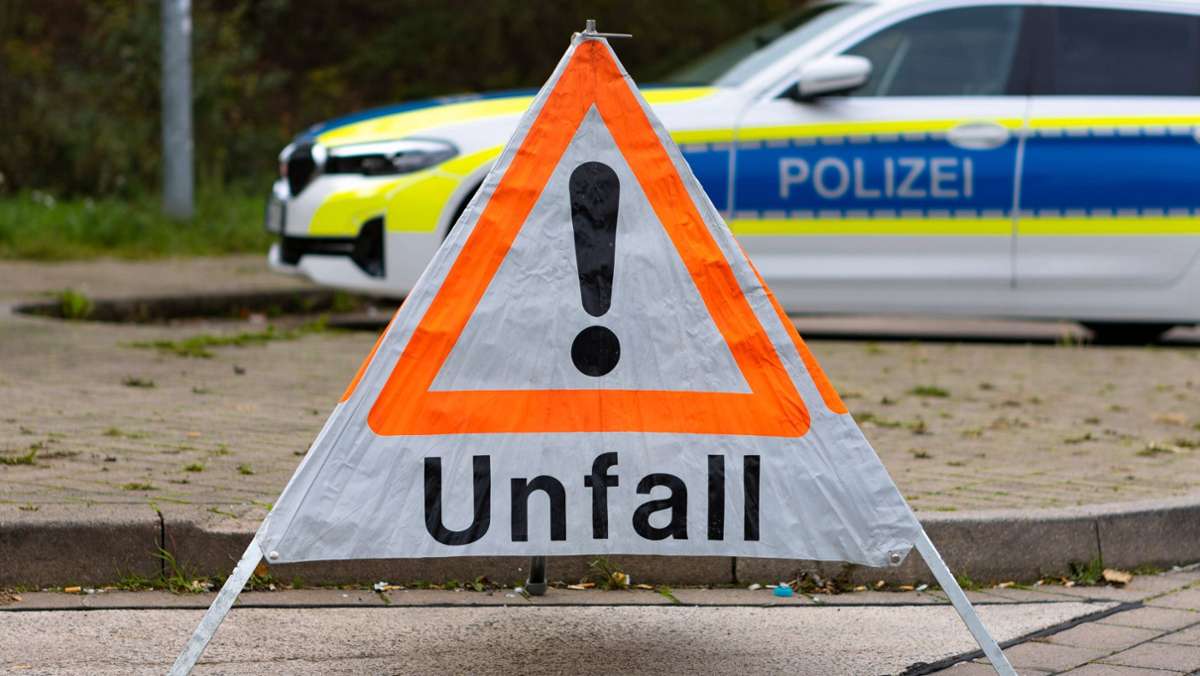 Landkreis Ravensburg: Auto geht nach Unfall in Flammen auf - 21-Jähriger stirbt