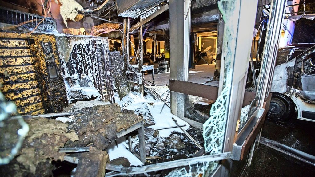 Großbrand in Möglingen: Feuer in Autowerkstatt wohl nicht  gelegt