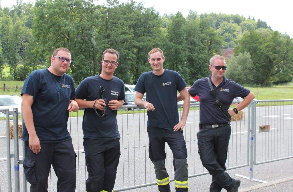 Auch die Männer von der Leonberger Feuerwehr müssen mal eine Pause machen.