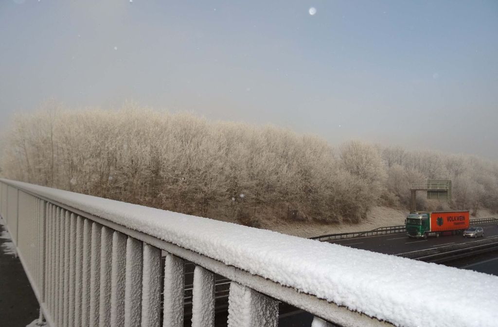 In Asperg hat es am Mittwochmorgen geschneit – echten Schnee gab es allerdings nicht, sondern Industrieschnee.