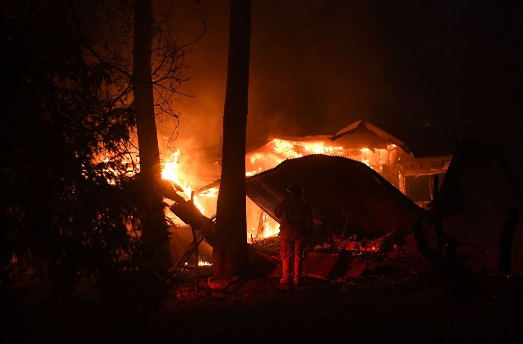 Die Bewohner der betroffenen Gebiete in Kalifornien haben eine Woche voller zerstörerischer Flammen hinter sich, und das mitten in der Weihnachtszeit.