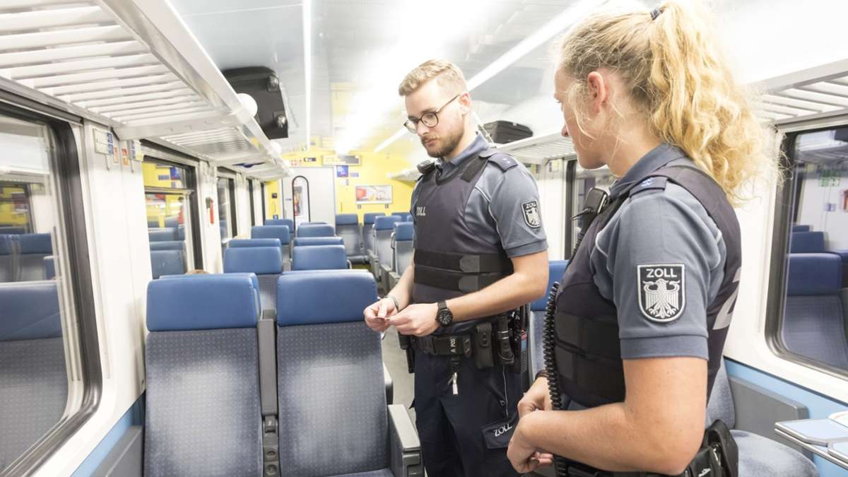 Kontrolle in Zug nach Basel: Mann hat fast 20.000 Euro im Rucksack – mehrere Hundert Euro  für Essen