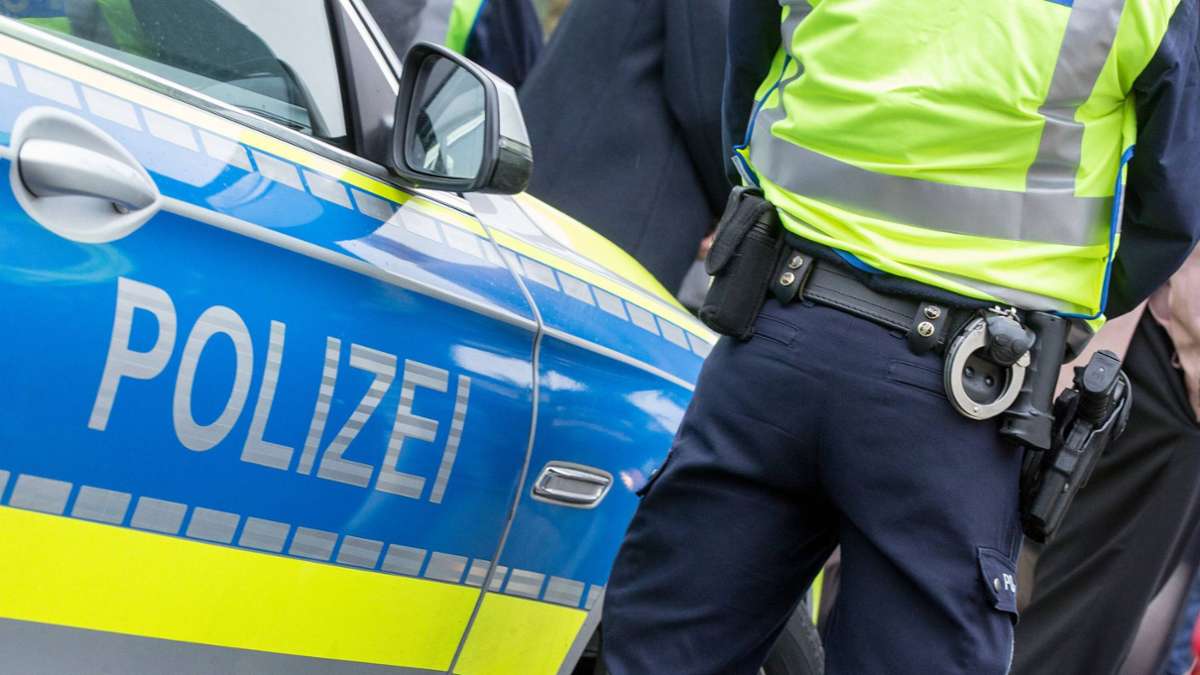 Baden-Württemberg: Autofahrerin fährt mit mehr als drei Promille gegen Schild
