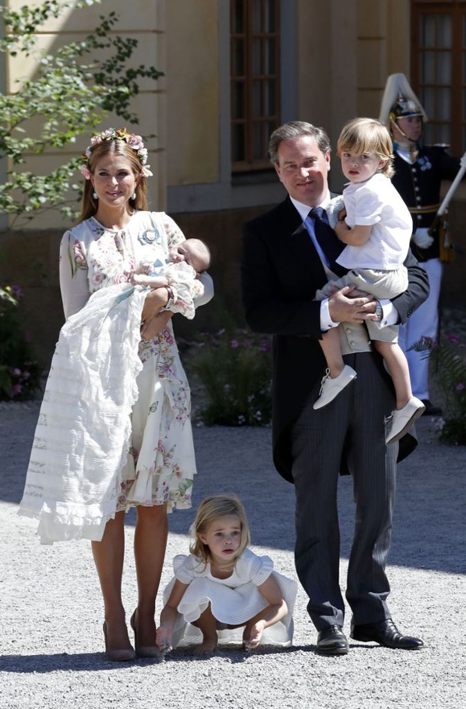 Semmelblonde Schwedenkinder: Prinzessin Madeleine mit ihrem Mann Chris O’Neill, ihren Töchtern Leonore (Mitte) und Adrienne (auf dem Arm ihrer Mutter) und Söhnchen Nicolas.