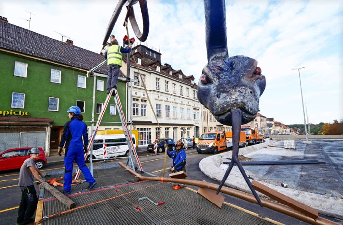 Wahrzeichen an der Sternkreuzung: Ludwigsburg holt  Schlange vom Sockel