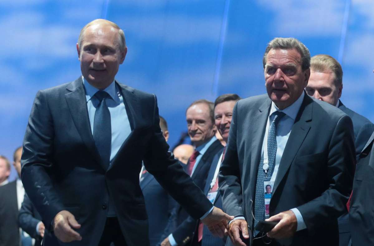 Gerhard Schröder (rechts) will Wladimir Putin am Donnerstag treffen.