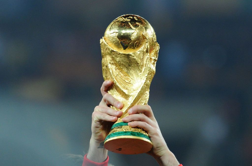 Zum ersten Mal wollen 32 Länder den Pokal mit nach Hause nehmen.