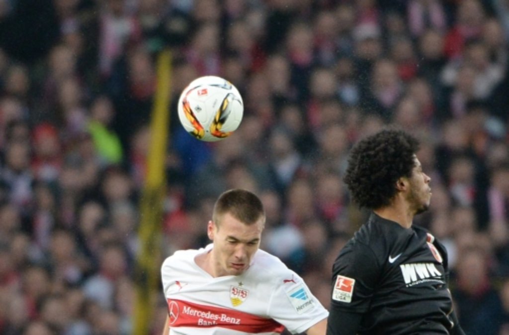 VfB-Verteidiger Toni Sunjic wurde schon in der 1. Halbzeit ausgetauscht. An einer Verletzung lag es offensichtlich nicht.