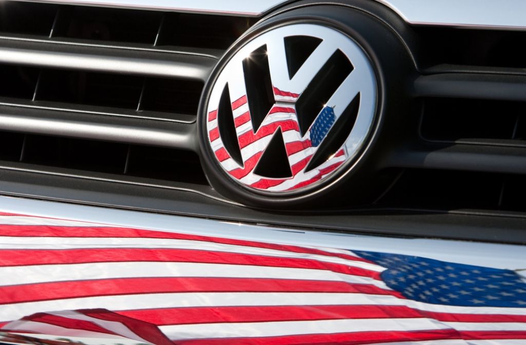 Es waren harte Verhandlungen in den USA, wo der VW-Abgasskandal seinen Ursprung hat. Nun ist klar: das Debakel trifft den Autokonzern finanziell schwer. Foto: dpa
