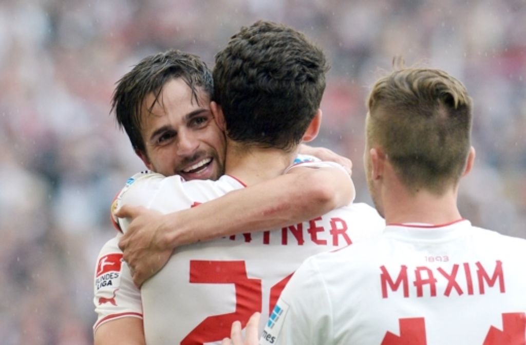 Alexandru Maxim und Martin Harnik schießen den VfB zum 2:0 gegen badischen Konkurrenten. Harnik spricht von einem kleinen Schritt in die richtige Richtung, aber „wir stecken immer noch sehr tief drinnen.“