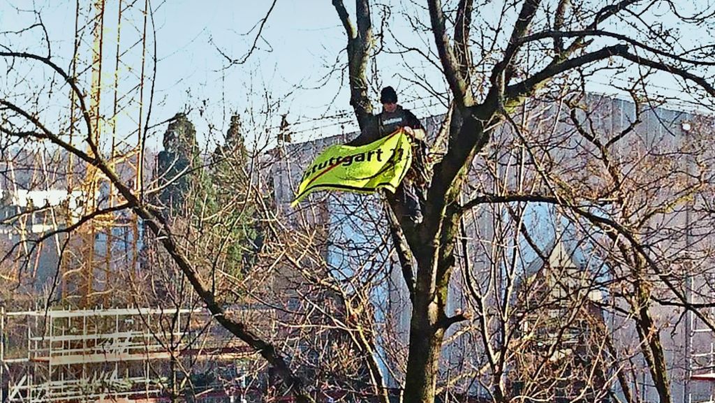 Stuttgart 21: SEK-Einsatz – Aktivist besetzt Baum