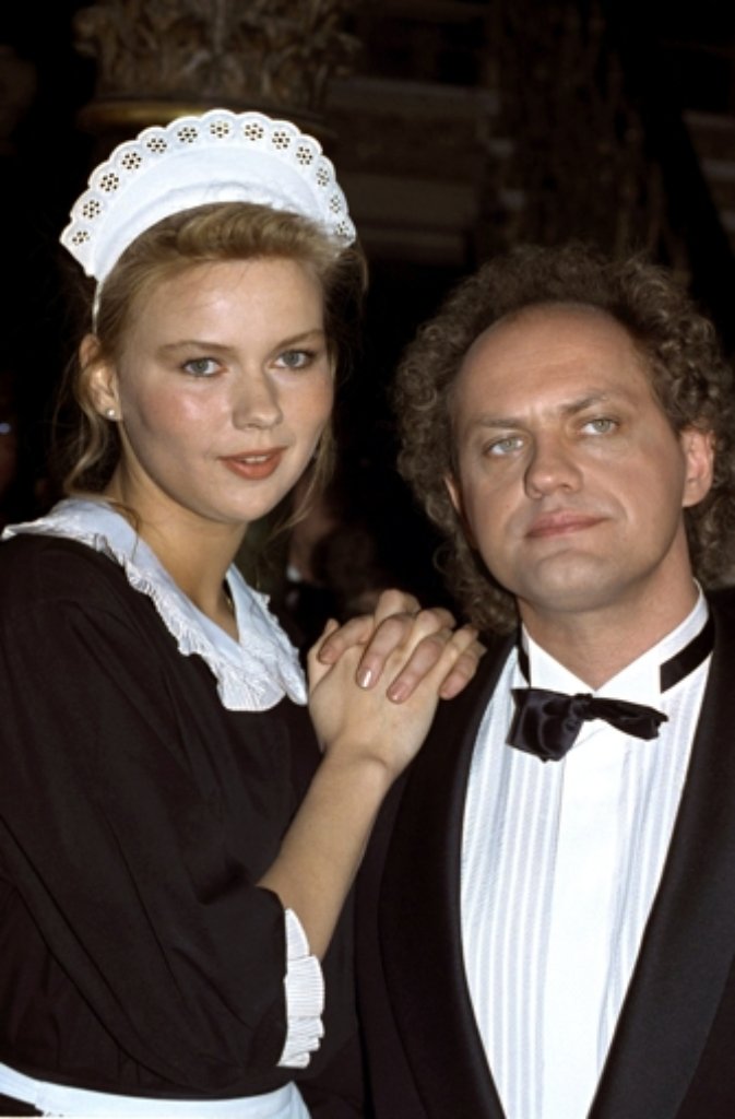 Regisseur Helmut Dietl hat sie den Start einer Traumkarriere zu verdanken. Der Münchner Regisseur besetzt Veronica Ferres - hier mit ihrem Filmpartner Uwe Ochsenknecht bei Dreharbeiten - 1992 in seiner Filmsatire "Schtonk".