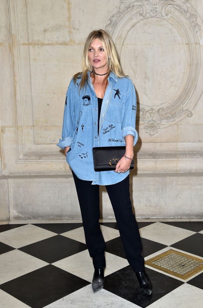 Auch Supermodel Kate Moss zeigte sich lässig im Jeanshemd bei Dior.