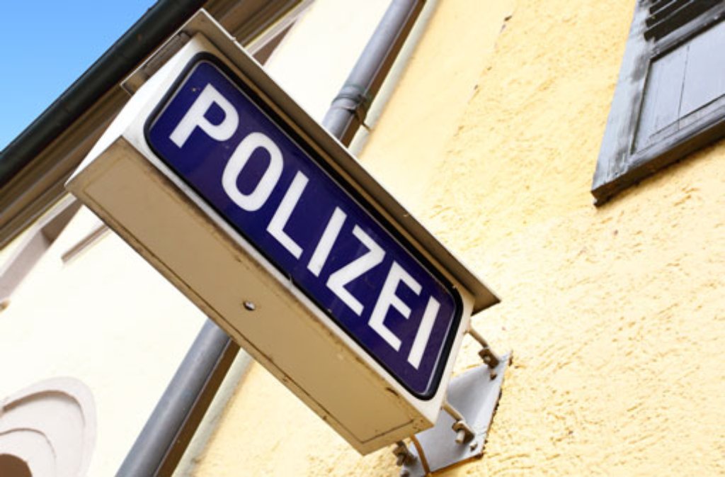 Am frühen Sonntagmorgen sollen zwei Unbekannte versucht haben, eine 22-Jährige in Stuttgart-Feuerbach zu vergewaltigen. (Symbolbild) Foto: Roman Sigaev/Shutterstock