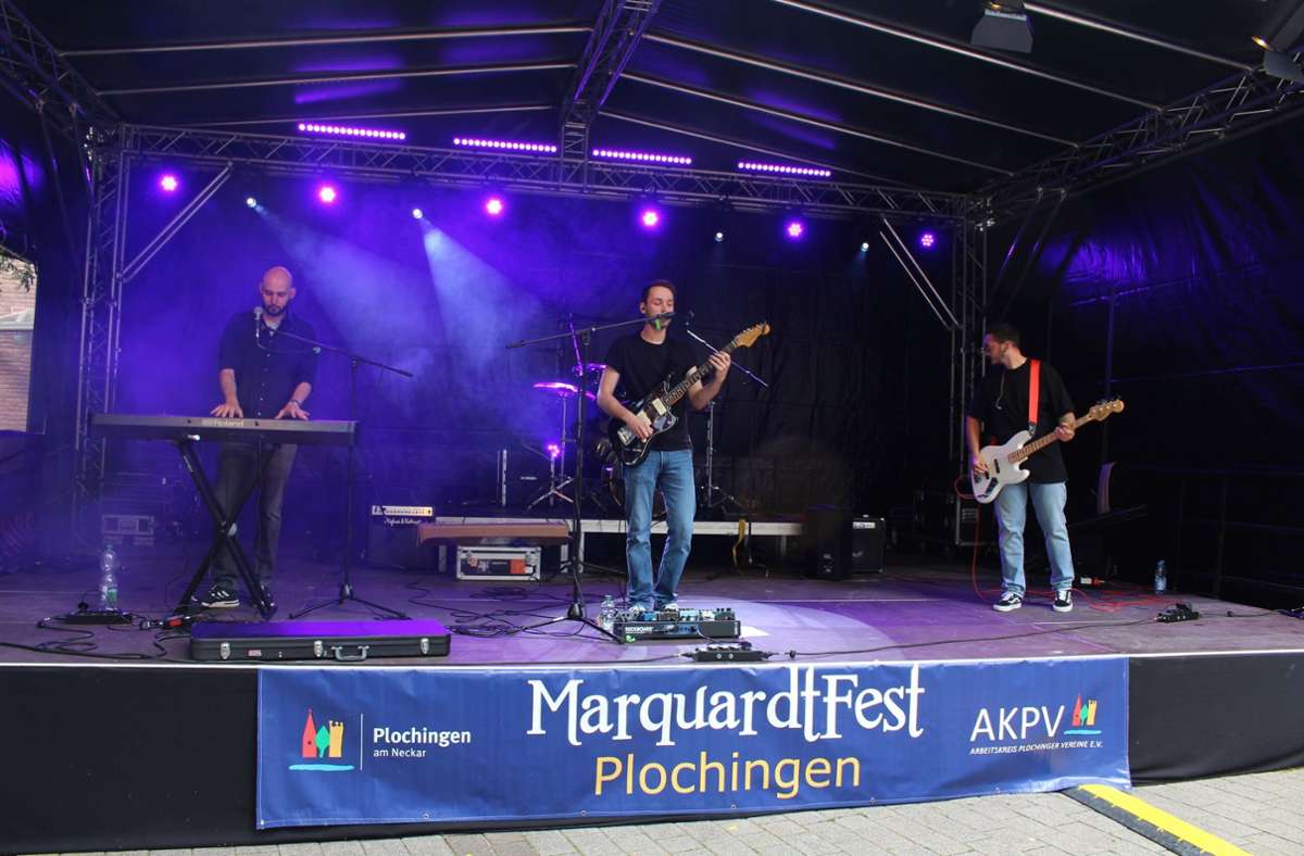 Die Alternative Rockband „Feeling Mountains“ aus Esslingen rockte ebenfalls die Bühne.